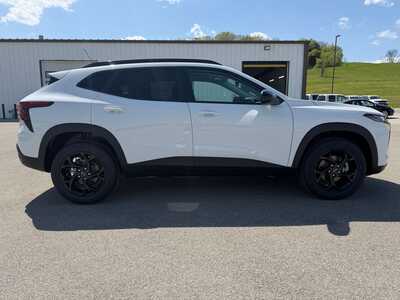 2026 Chevrolet Trax, $25285. Photo 4