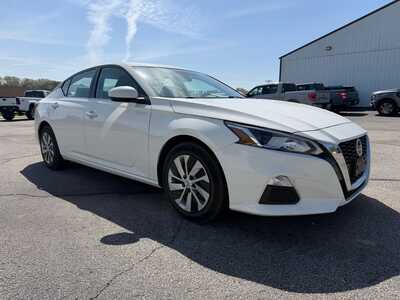 2020 Nissan Altima, $13080. Photo 2