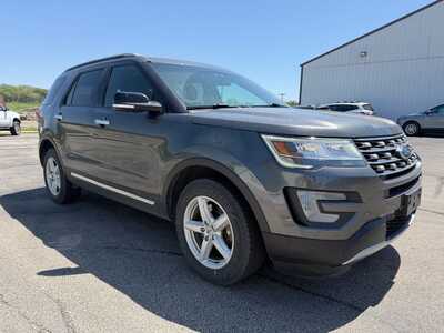 2016 Ford Explorer, $13080. Photo 2
