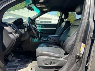 2016 Ford Explorer, $13080. Photo 5