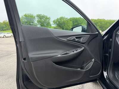 2025 Chevrolet Malibu, $21900. Photo 11
