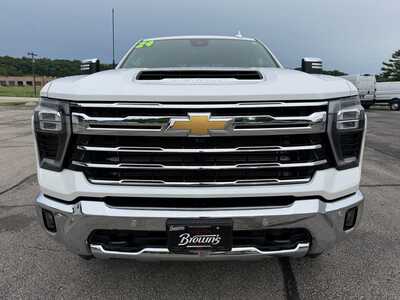 2024 Chevrolet 2500 Crew Cab, $61900. Photo 2
