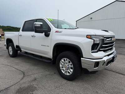 2024 Chevrolet 2500 Crew Cab, $61900. Photo 3