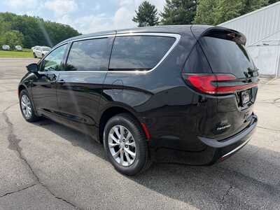 2027 Chrysler Pacifica, $49074. Photo 7