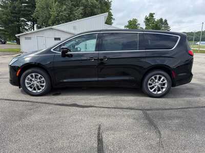 2027 Chrysler Pacifica, $49074. Photo 8