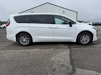 2027 Chrysler Pacifica, $43714. Photo 4