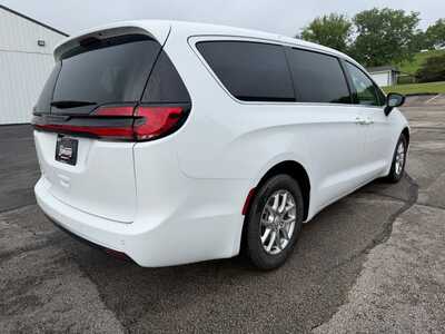 2027 Chrysler Pacifica, $43714. Photo 5
