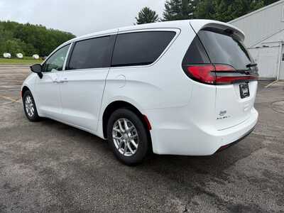 2027 Chrysler Pacifica, $43714. Photo 7