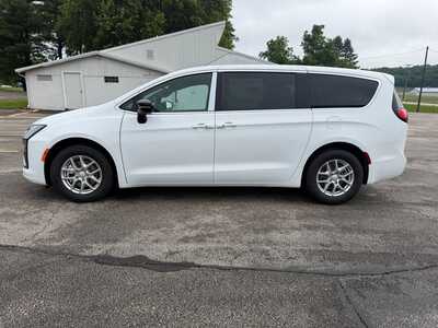 2027 Chrysler Pacifica, $43714. Photo 8