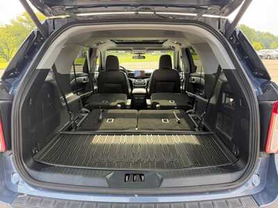 2021 Ford Explorer, $28900. Photo 12
