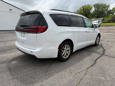 2022 Chrysler Pacifica, $26900. Photo 3