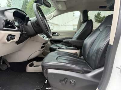 2022 Chrysler Pacifica, $26900. Photo 5