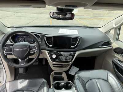 2022 Chrysler Pacifica, $26900. Photo 7