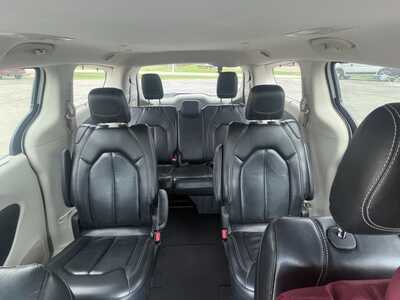 2022 Chrysler Pacifica, $26900. Photo 8