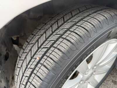 2011 Chrysler 200, $9900. Photo 11