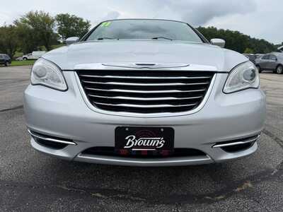 2011 Chrysler 200, $9900. Photo 2