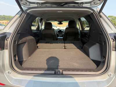 2024 Chevrolet Equinox, $28900. Photo 11