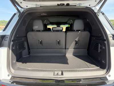 2027 Chevrolet Traverse, $62940. Photo 9