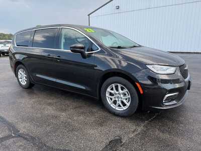 2023 Chrysler Pacifica, $22900. Photo 3
