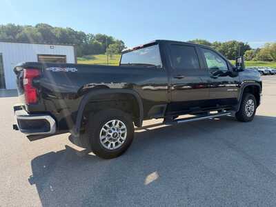 2025 Chevrolet 2500 Crew Cab, $52900. Photo 3