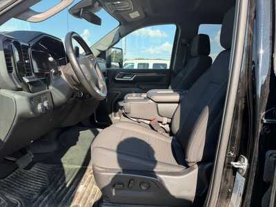 2025 Chevrolet 2500 Crew Cab, $52900. Photo 5