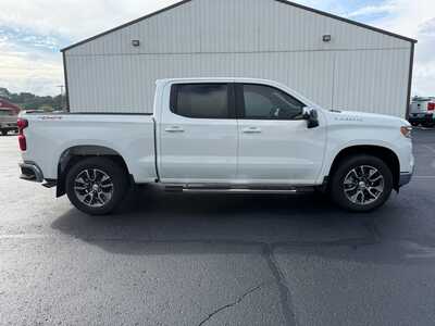 2024 Chevrolet 1500 Crew Cab, $39900. Photo 4