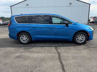 2027 Chrysler Pacifica, $42890. Photo 4