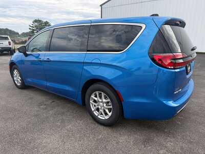 2027 Chrysler Pacifica, $42890. Photo 7