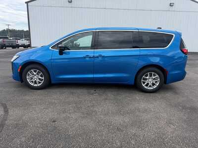2027 Chrysler Pacifica, $42890. Photo 8