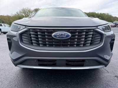 2023 Ford Escape, $26500. Photo 2