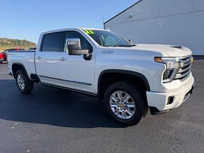2025 Chevrolet 2500 Crew Cab, $65680. Photo 3