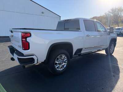 2025 Chevrolet 2500 Crew Cab, $65680. Photo 5