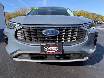 2024 Ford Escape, $25900. Photo 2