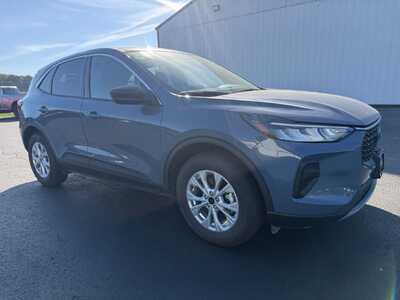2024 Ford Escape, $25900. Photo 3