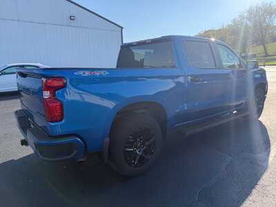 2022 Chevrolet 1500 Crew Cab, $27880. Photo 5