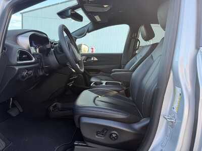 2026 Chrysler Pacifica, $0. Photo 5