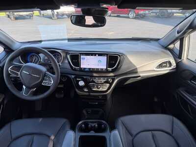 2026 Chrysler Pacifica, $0. Photo 7
