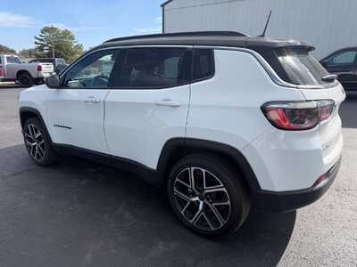 2025 Jeep Compass, $26900. Photo 4