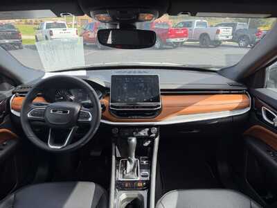 2025 Jeep Compass, $26900. Photo 7