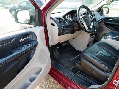 2015 Chrysler Town & Country, $13600. Photo 10