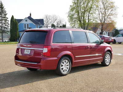 2015 Chrysler Town & Country, $14600. Photo 3