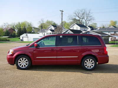2015 Chrysler Town & Country, $14600. Photo 6