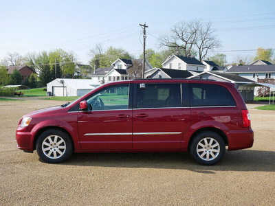 2015 Chrysler Town & Country, $13600. Photo 6