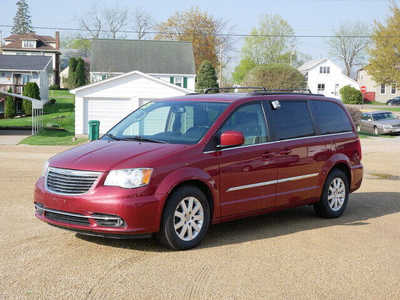 2015 Chrysler Town & Country, $13600. Photo 7