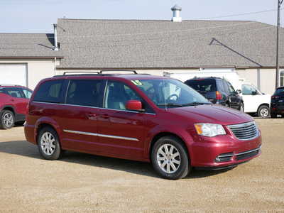 2015 Chrysler Town & Country, $14600. Photo 1