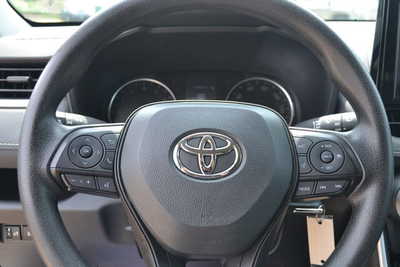 2022 Toyota RAV4, $28939. Photo 11