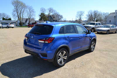 2020 Mitsubishi Outlander, $16555. Photo 3