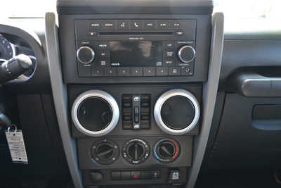 2010 Jeep Wrangler Unlimited, $7997. Photo 12
