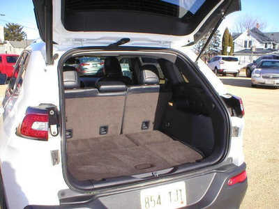 2015 Jeep Cherokee, $11600. Photo 11