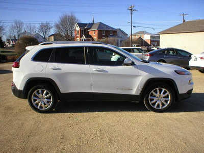 2015 Jeep Cherokee, $11600. Photo 2